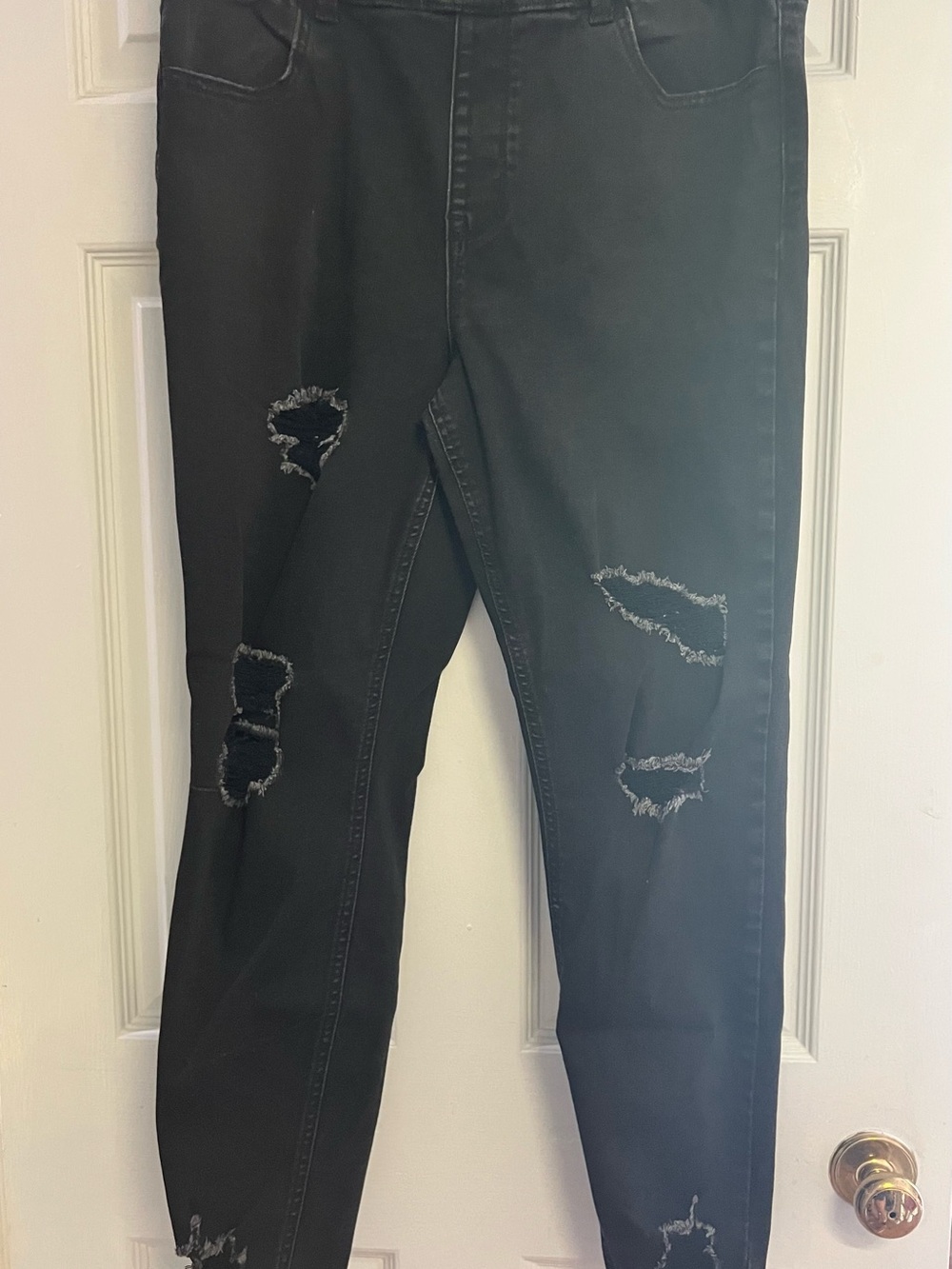 Maurices Women’s Black Distressed Ankle Jeans